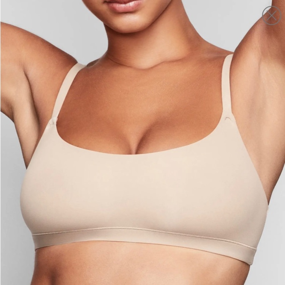NWOT SKIMS Fits Everybody Scoop Neck Bra